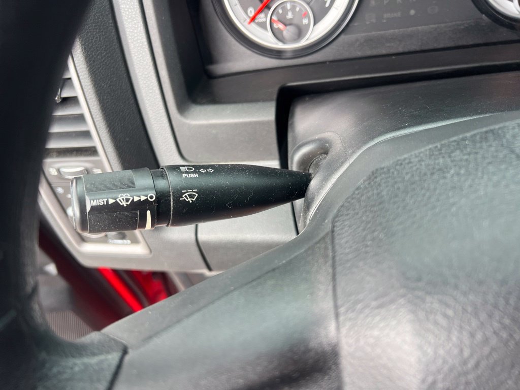 Used 2015 RAM 1500 Express RWD image 38