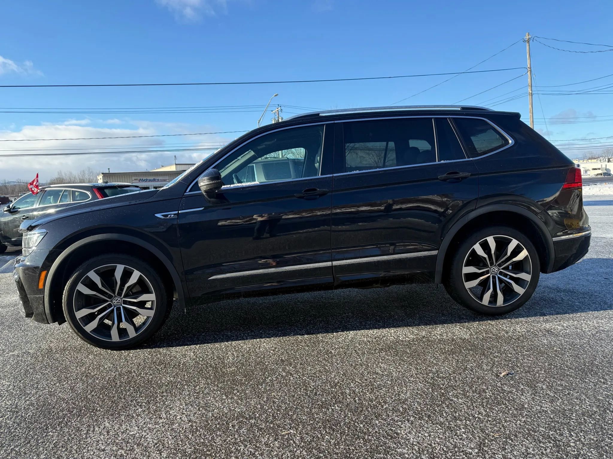 Used 2019 Volkswagen Tiguan SEL Premium R-Line image 2