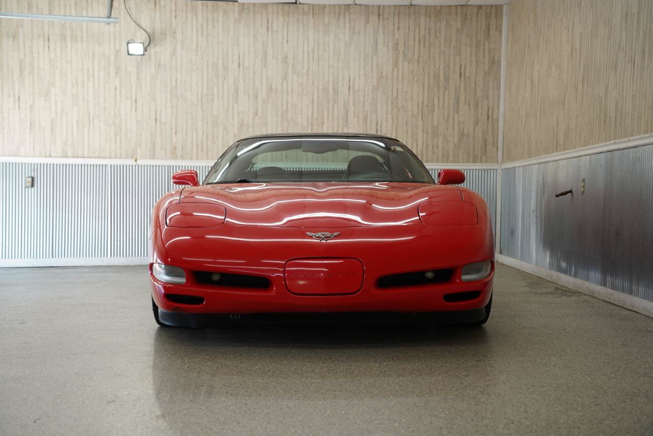 Used 2003 Chevrolet Corvette Coupe w/ Preferred Equipment Group RWD image 2