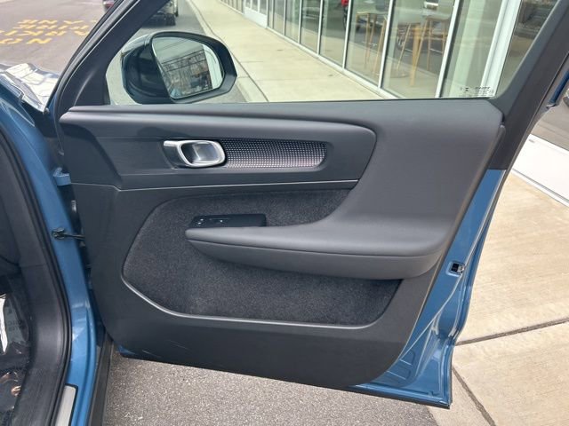 Certified 2025 Volvo XC40 B5 Plus image 14