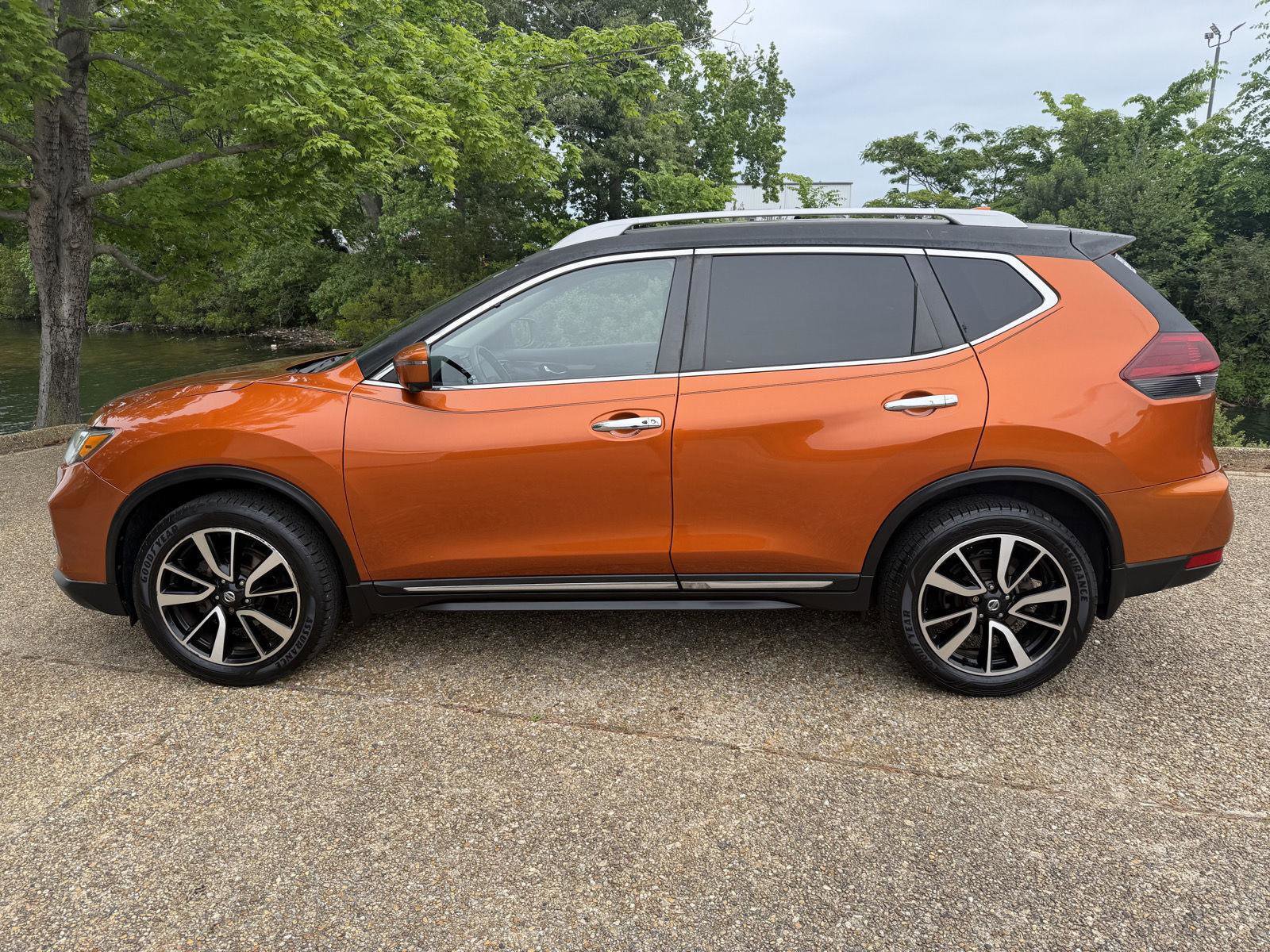 Used 2019 Nissan Rogue SL w/ Premium Package AWD/4WD image 6