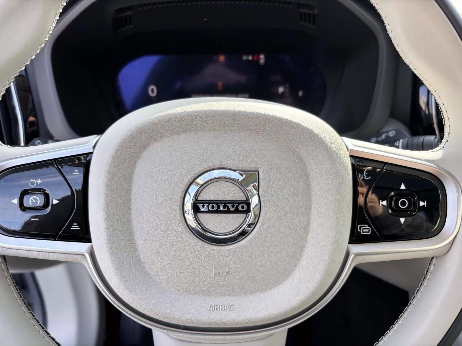 Used 2025 Volvo XC60 B5 Plus w/ Climate Package image 16