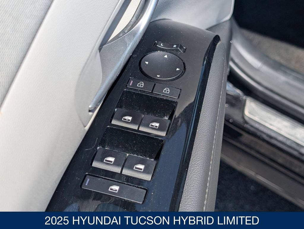 Certified 2025 Hyundai Tucson Limited AWD/4WD image 12