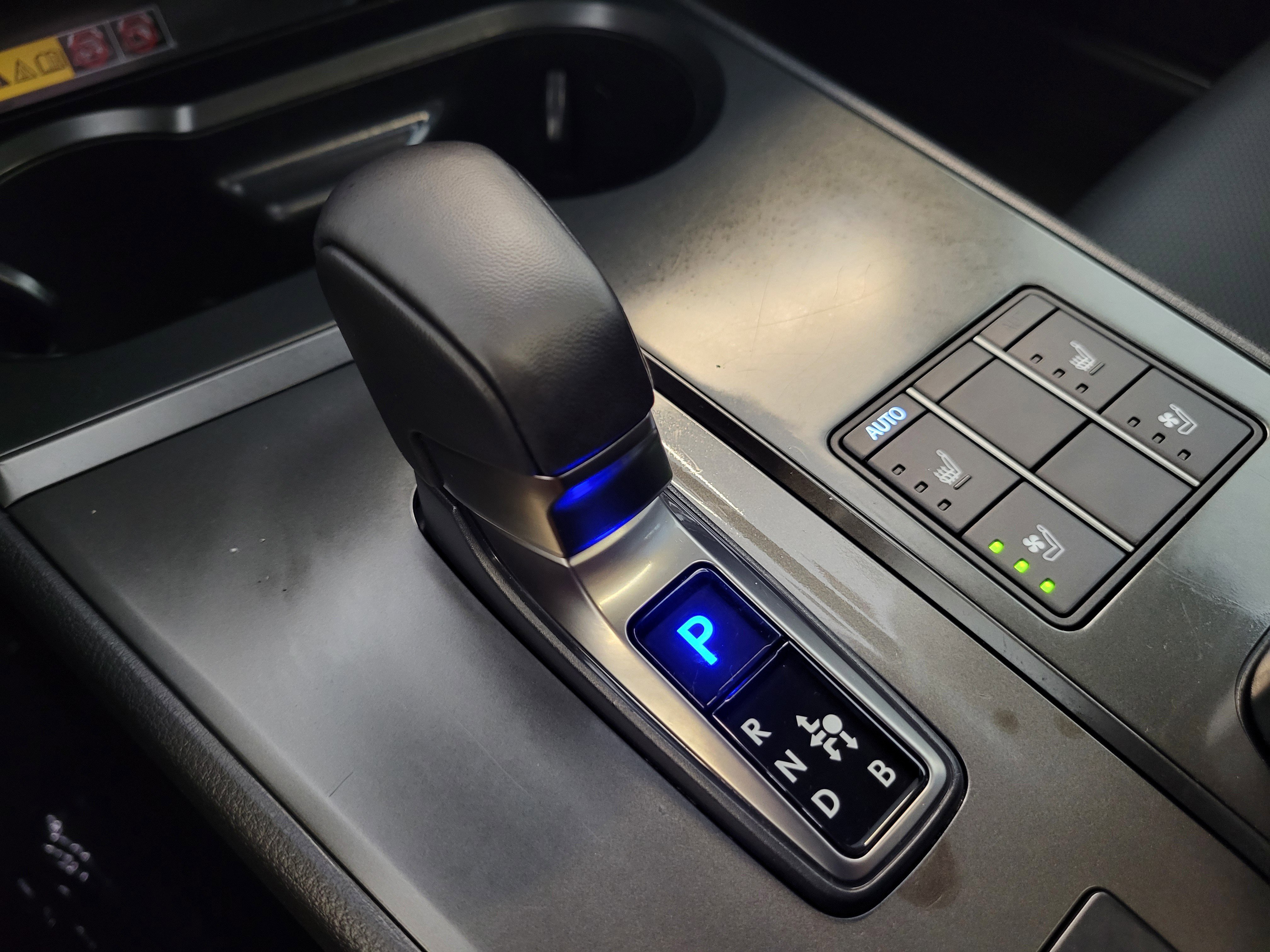 Used 2025 Lexus UX 300h FWD image 32