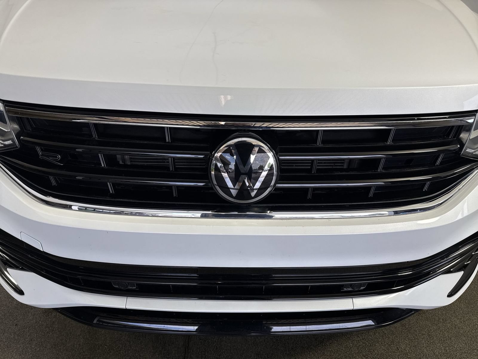 Used 2023 Volkswagen Tiguan SE R-Line FWD image 28