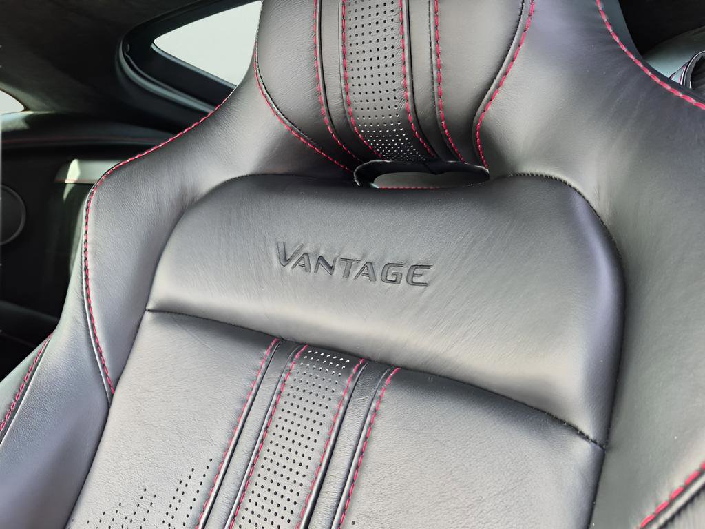 Used 2019 Aston Martin V8 Vantage Coupe image 22