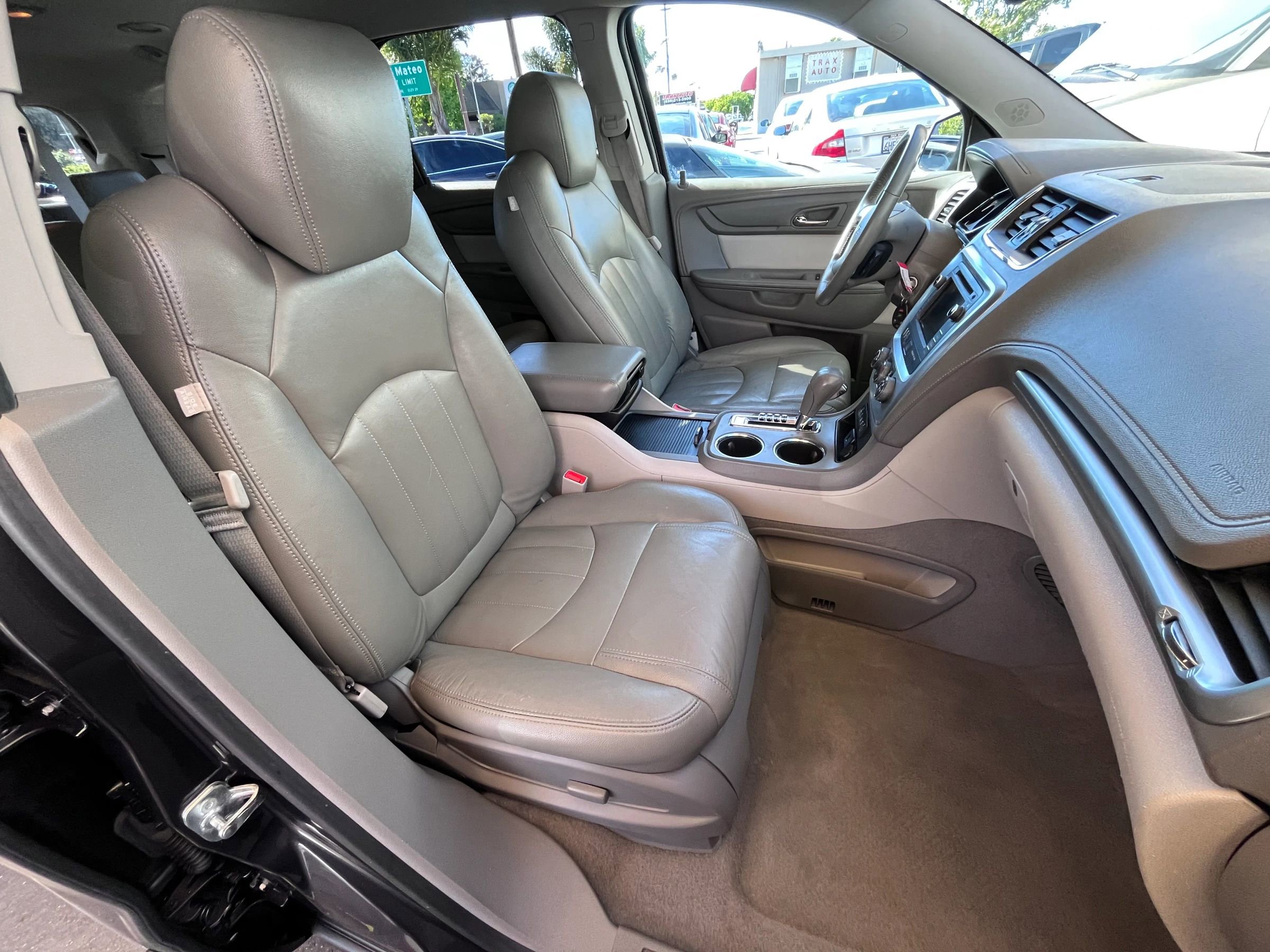 Used 2015 GMC Acadia SLE FWD image 9