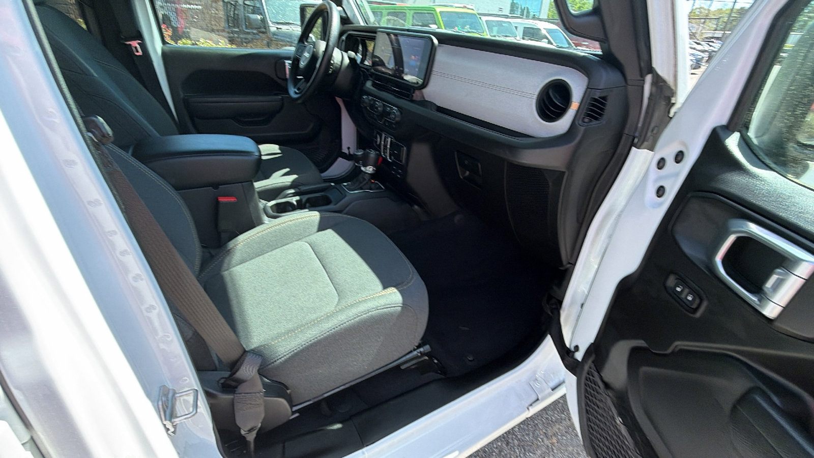 Used 2025 Jeep Wrangler Sport image 19