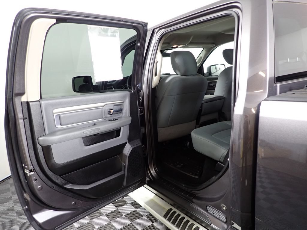Used 2019 RAM 1500 Classic SLT w/ Protection Group AWD/4WD image 29