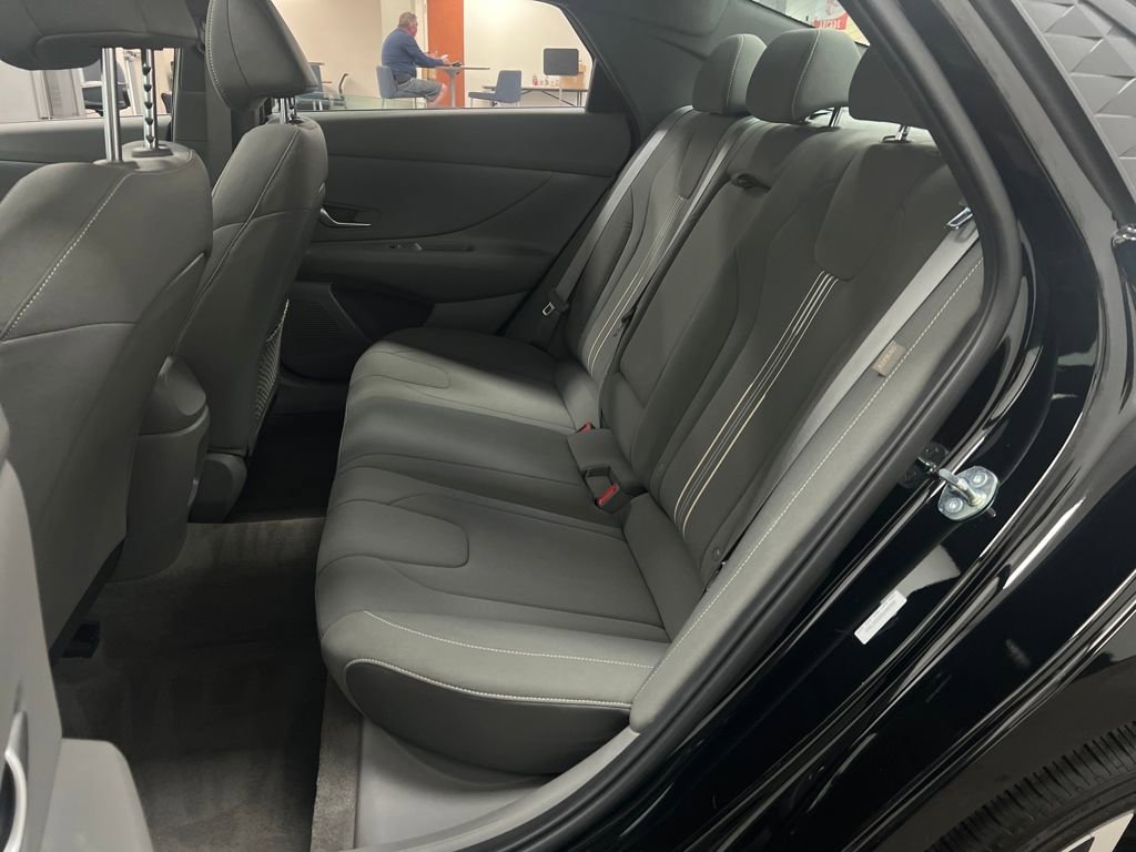 Used 2025 Hyundai Elantra SEL image 27