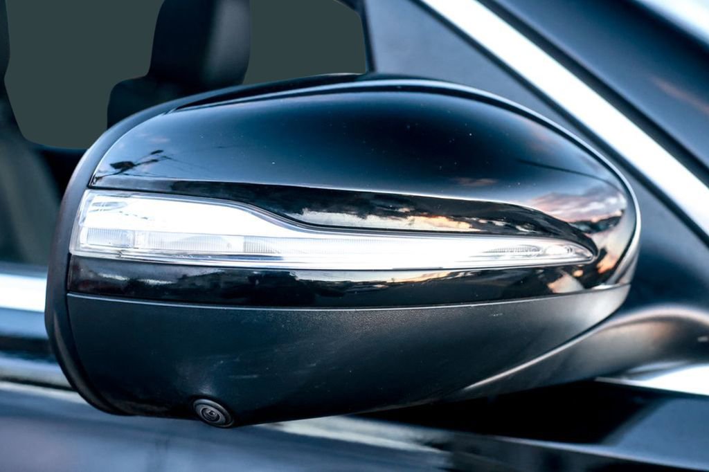 Used 2024 Mercedes-Benz GLE 450e 4MATIC w/ AMG Line Exterior image 43