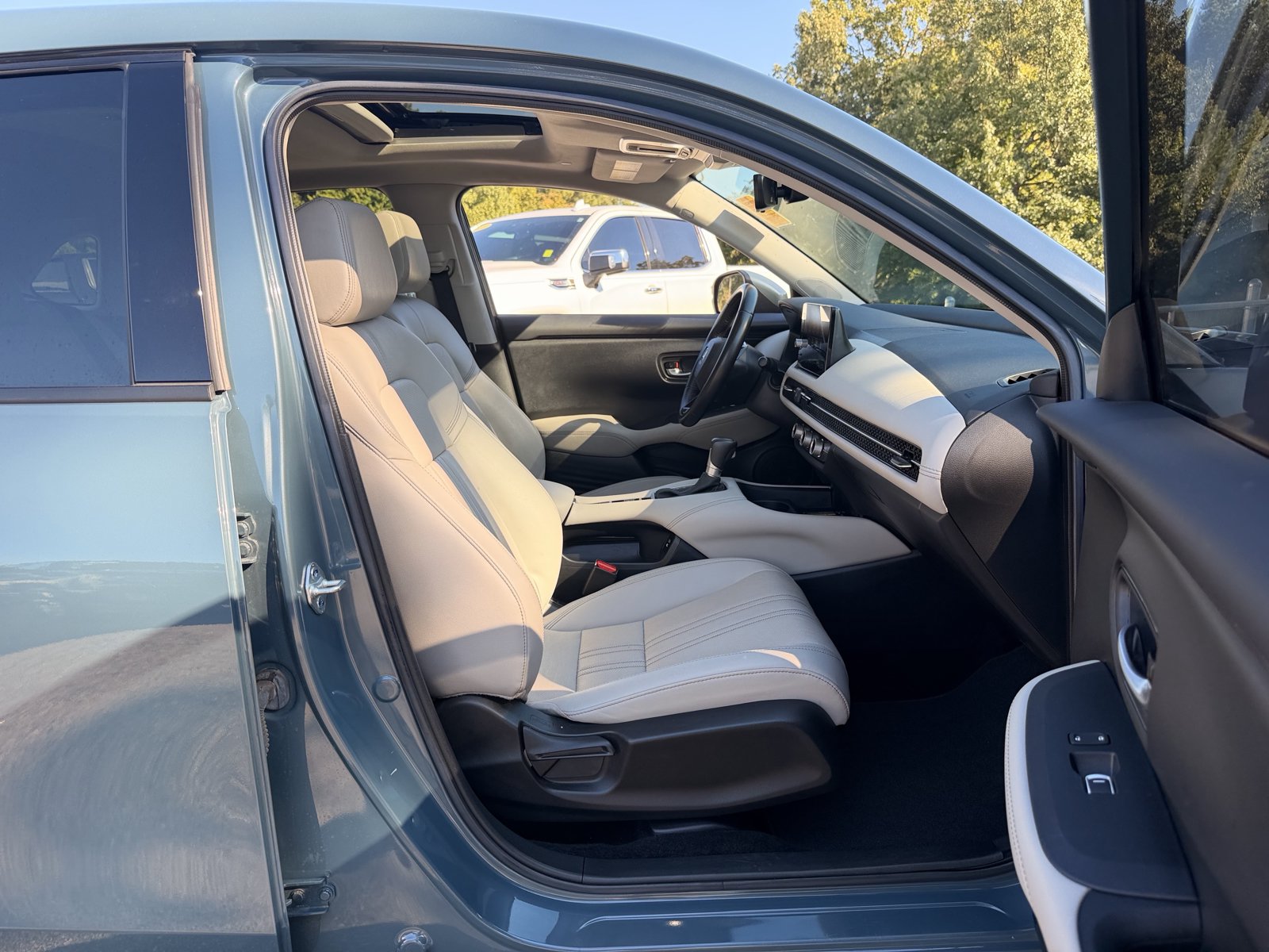 Used 2025 Honda HR-V EX-L image 33