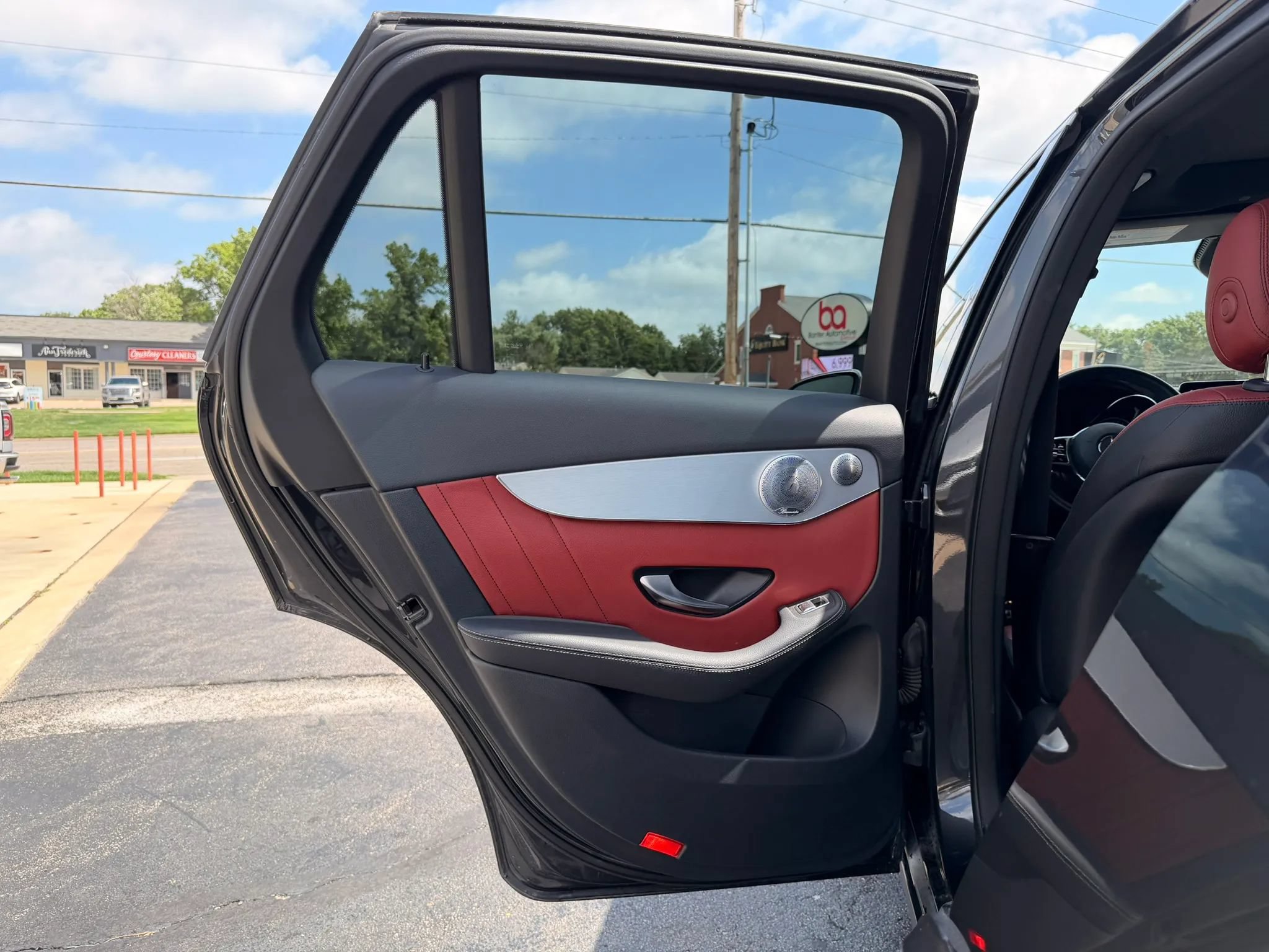 Used 2020 Mercedes-Benz GLC 300 4MATIC image 25