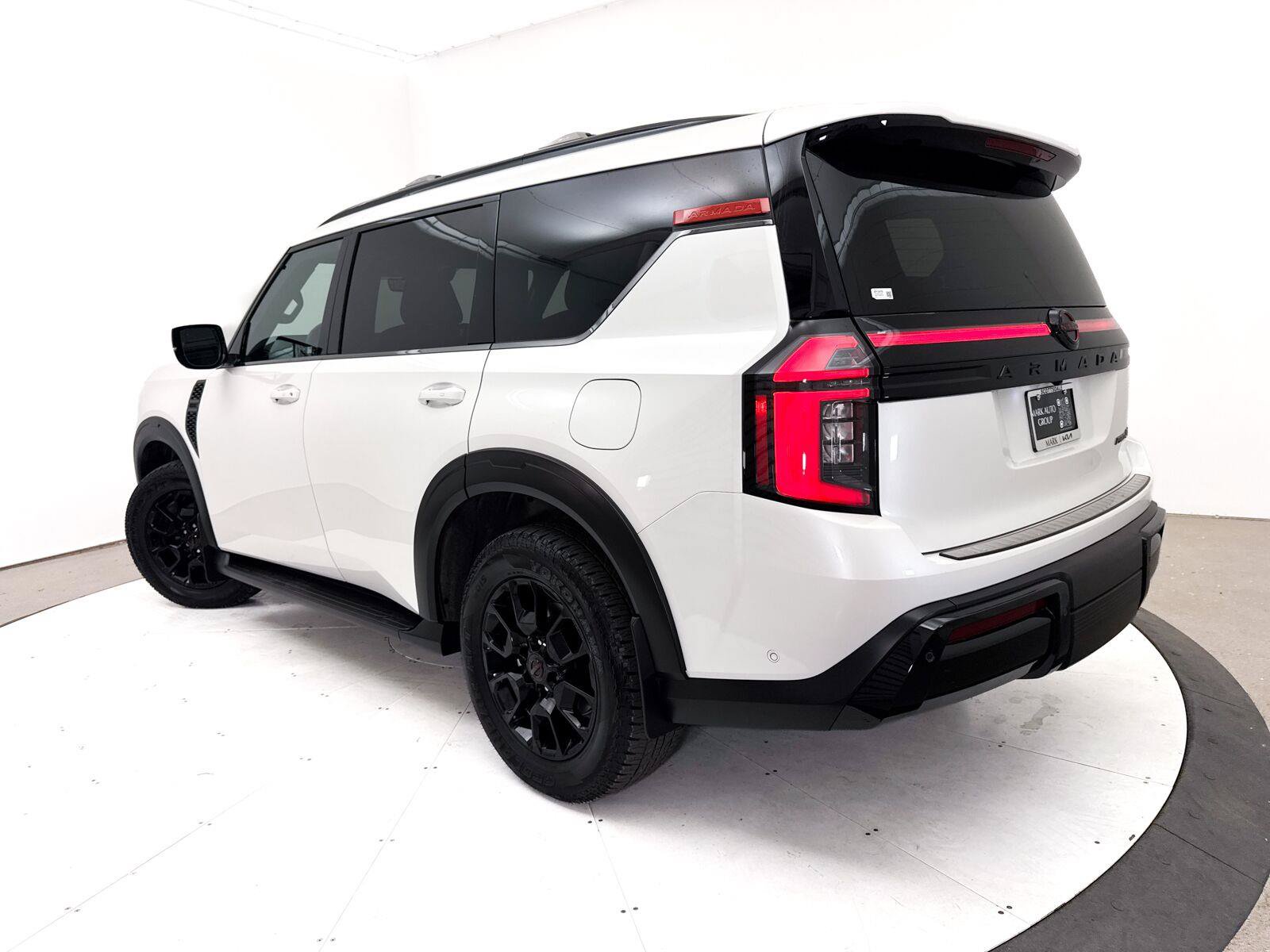 Used 2025 Nissan Armada PRO-4X w/ Pro-4X Premium Package AWD/4WD image 2