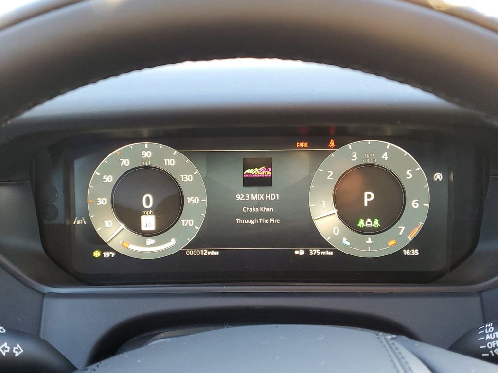 New 2026 Land Rover Range Rover Velar Dynamic SE image 18