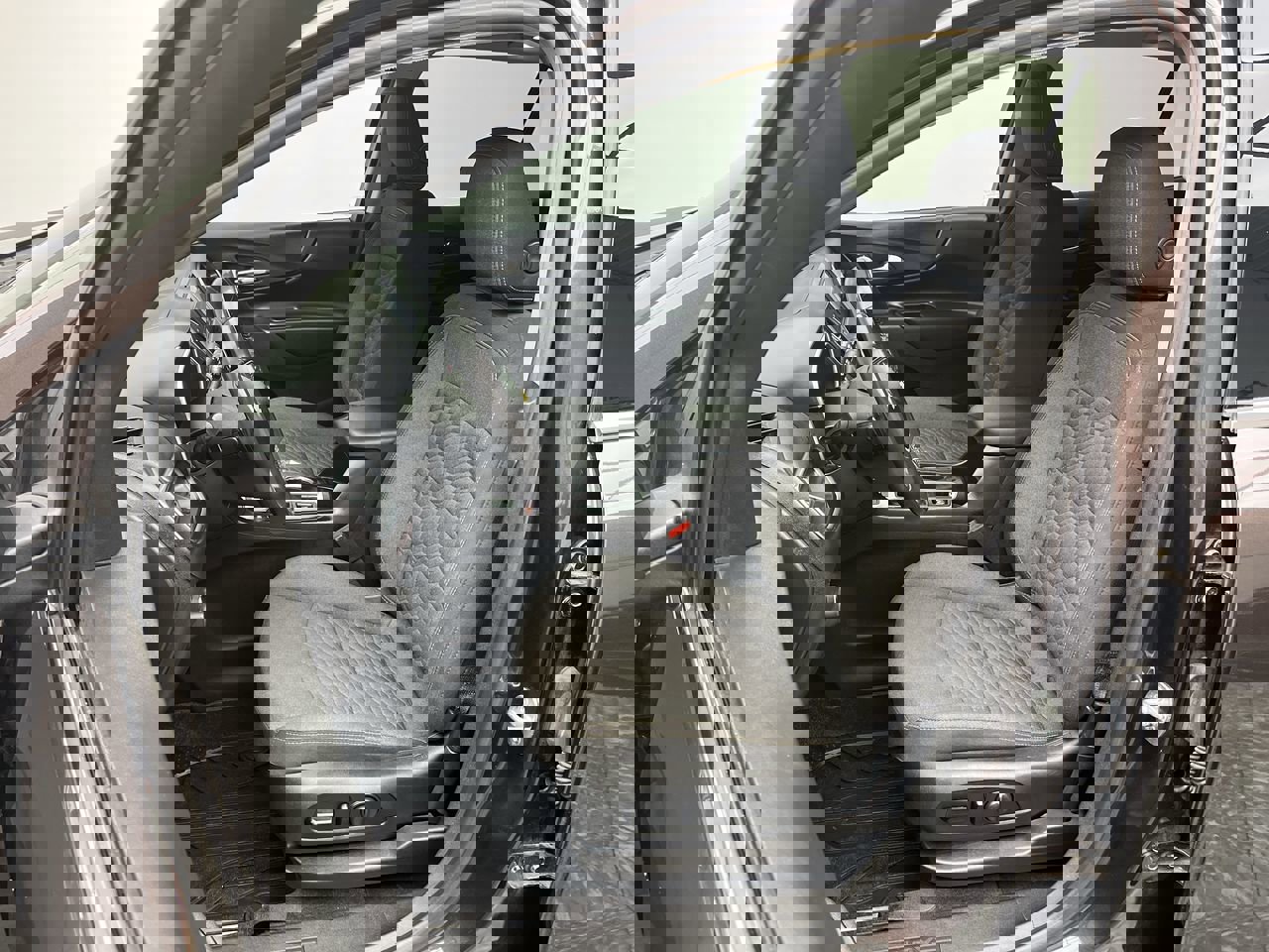 Used 2020 Chevrolet Equinox LT image 8