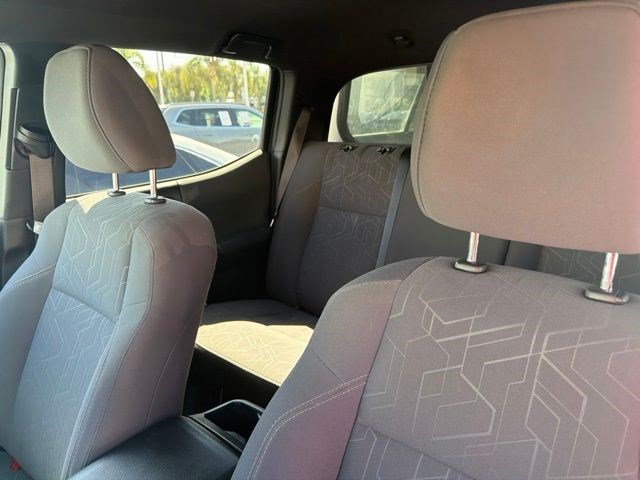 Used 2018 Toyota Tacoma TRD Off-Road w/ Technology Package AWD/4WD image 18
