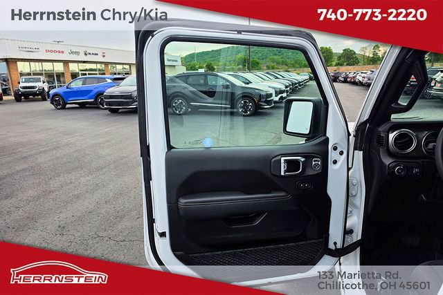 Used 2023 Jeep Wrangler Unlimited Sahara AWD/4WD image 13