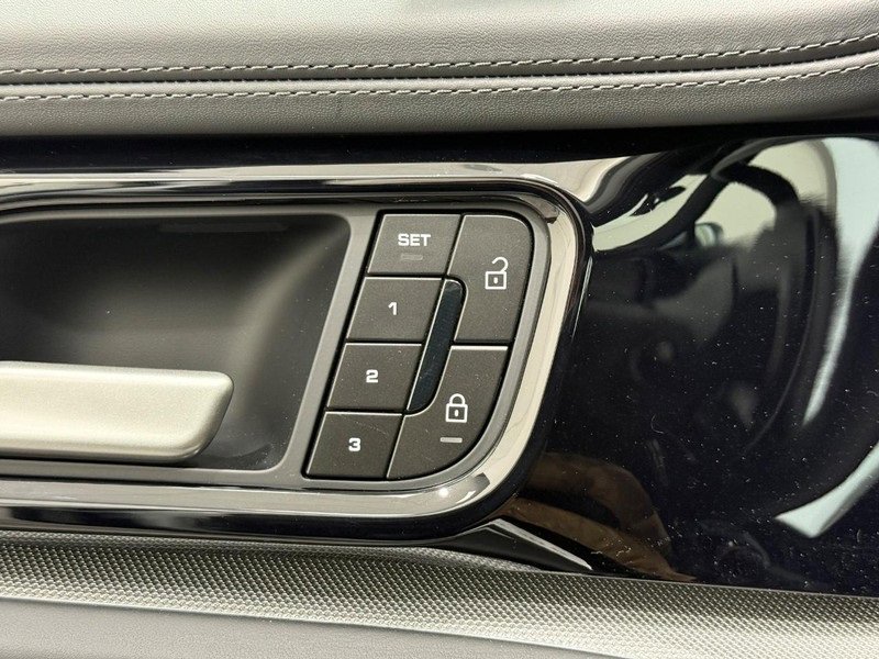 Certified 2026 Porsche Panamera 4 image 19