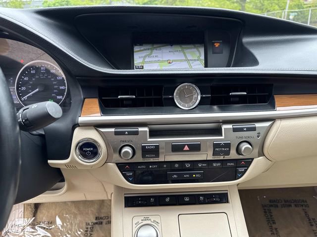 Used 2015 Lexus ES 300h w/ Navigation System Package FWD image 24