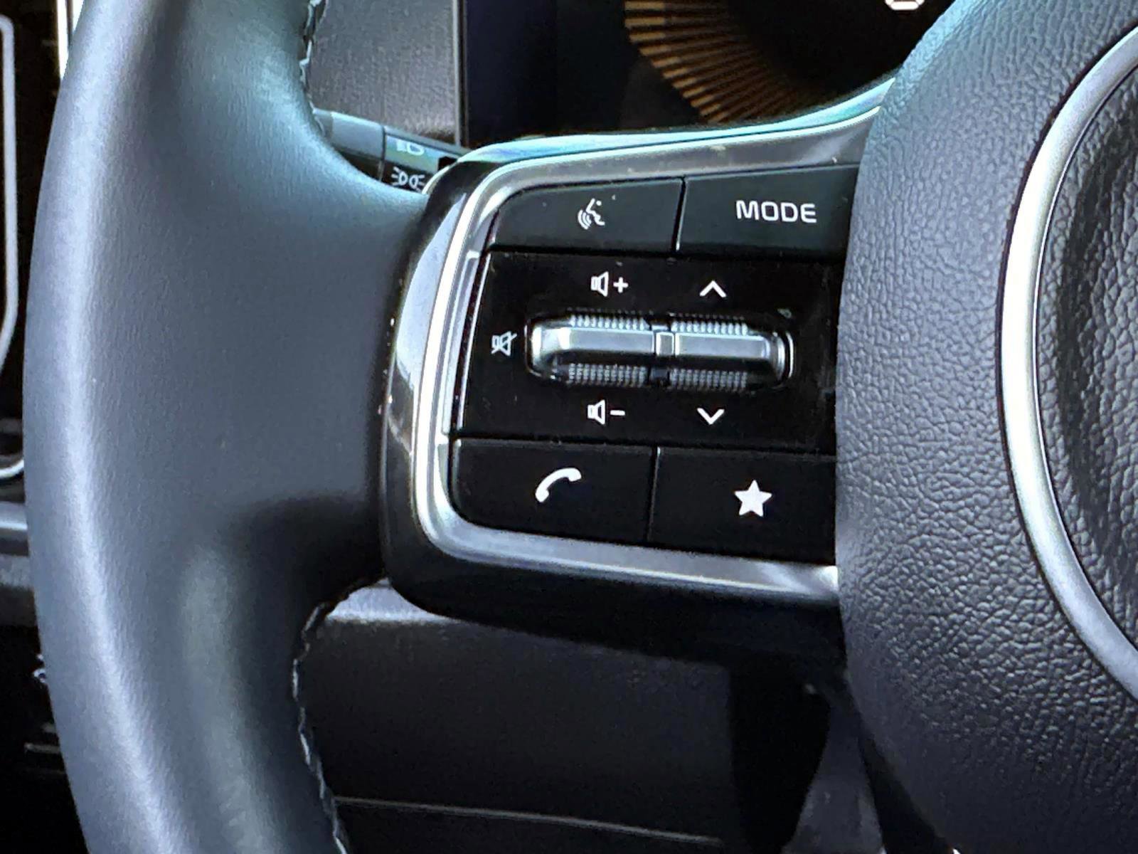 Used 2025 Kia Sorento EX image 30