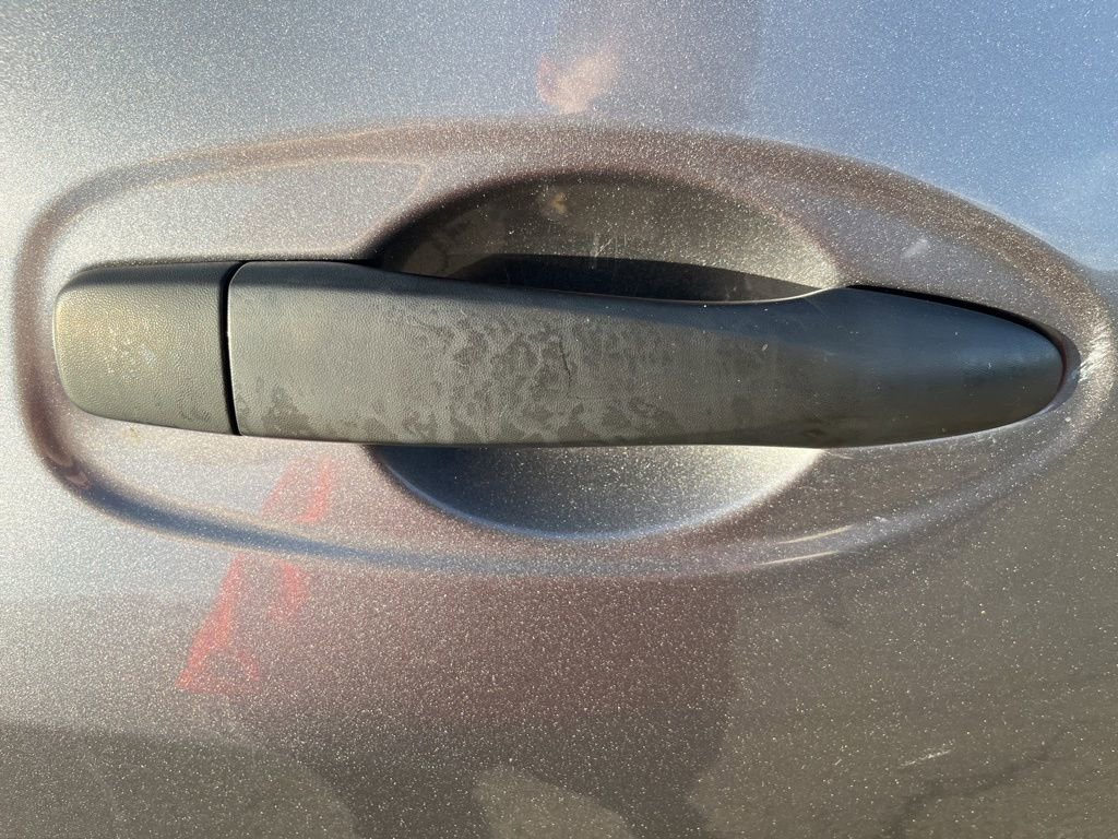 Used 2018 Nissan Rogue S image 48