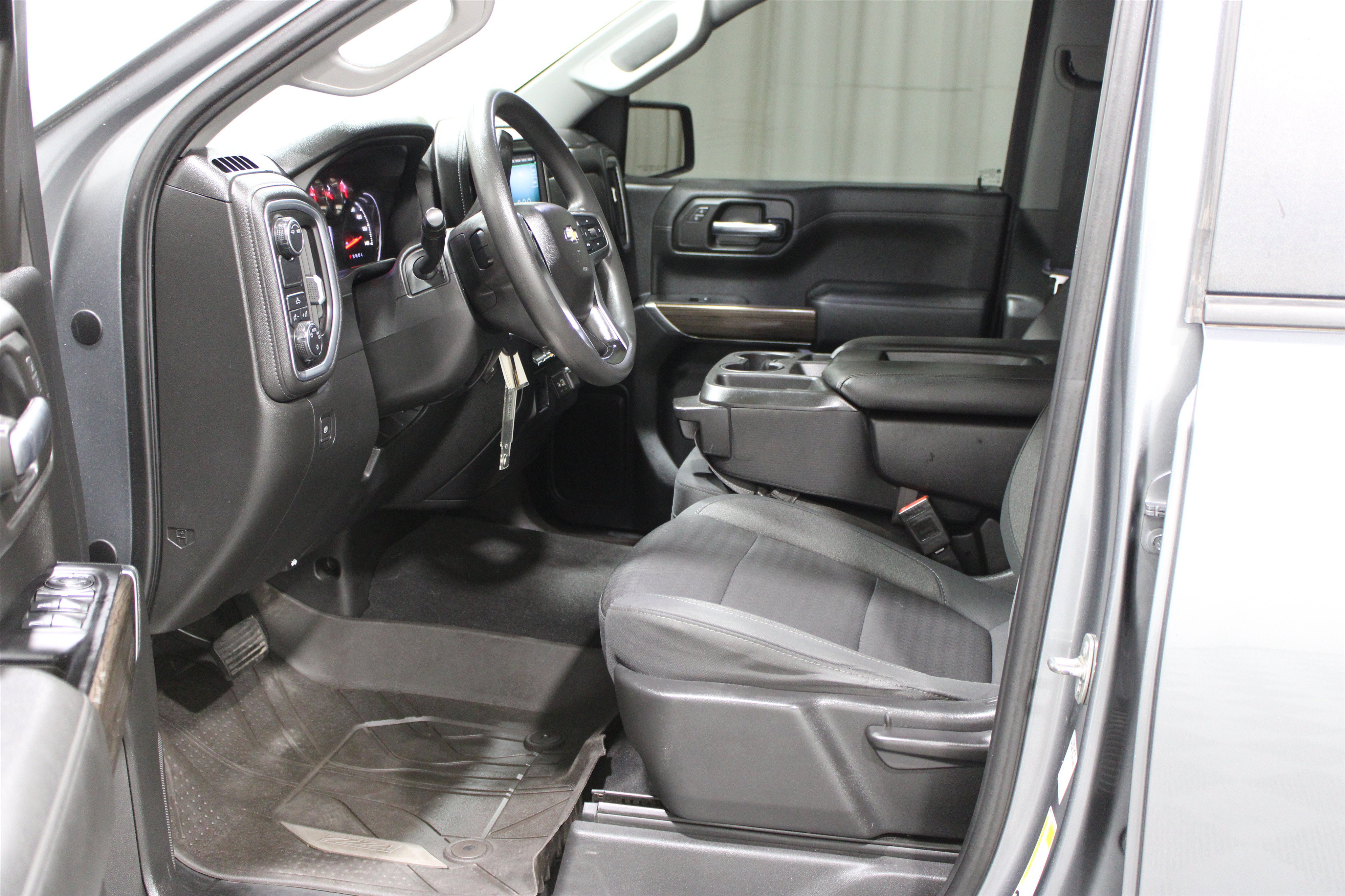Used 2020 Chevrolet Silverado 1500 LT RWD image 3
