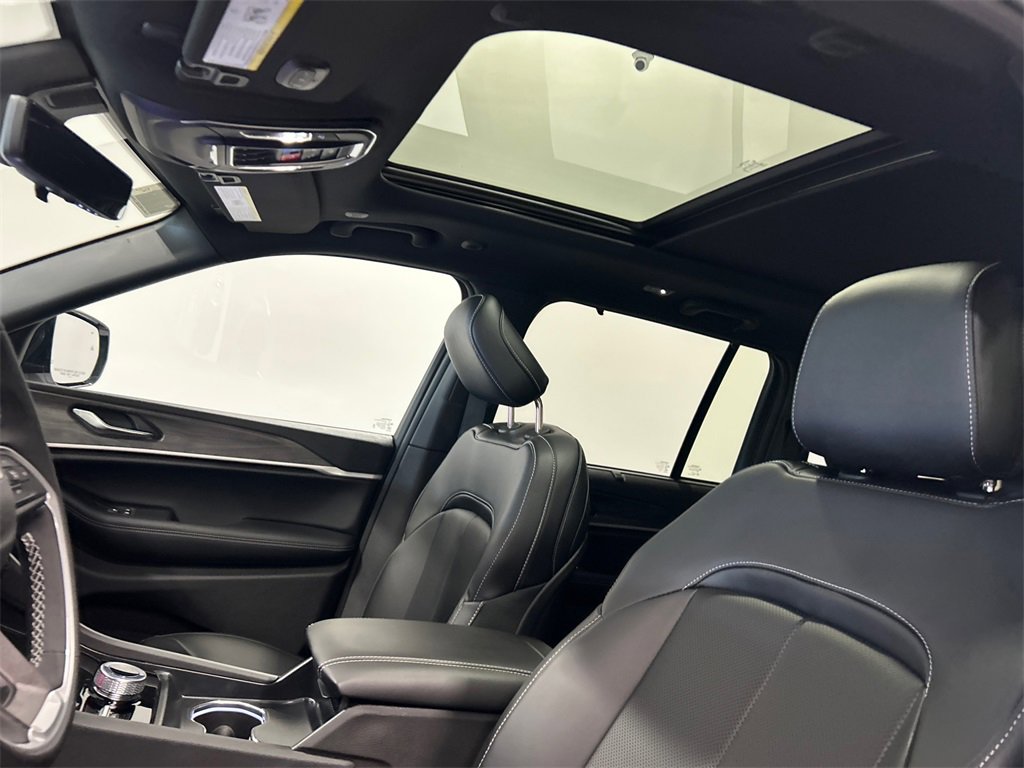 New 2025 Jeep Grand Cherokee Limited w/ Luxury Tech Group II image 27