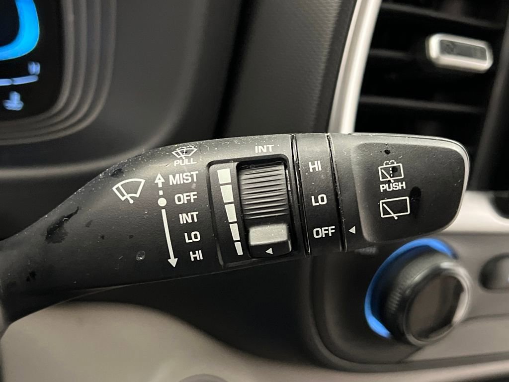 Used 2025 Hyundai Venue SEL image 38