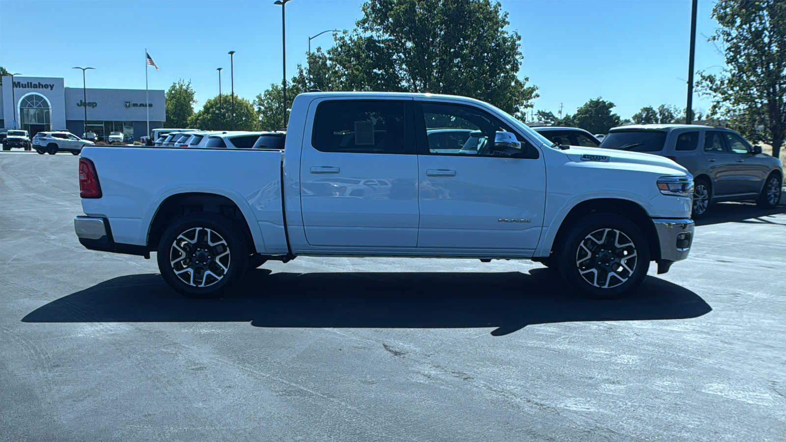 Used 2025 RAM 1500 Laramie AWD/4WD image 2