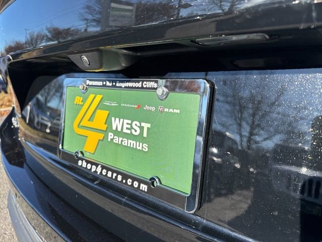 Used 2025 Jeep Grand Cherokee Laredo w/ Luxury Tech Group I image 16