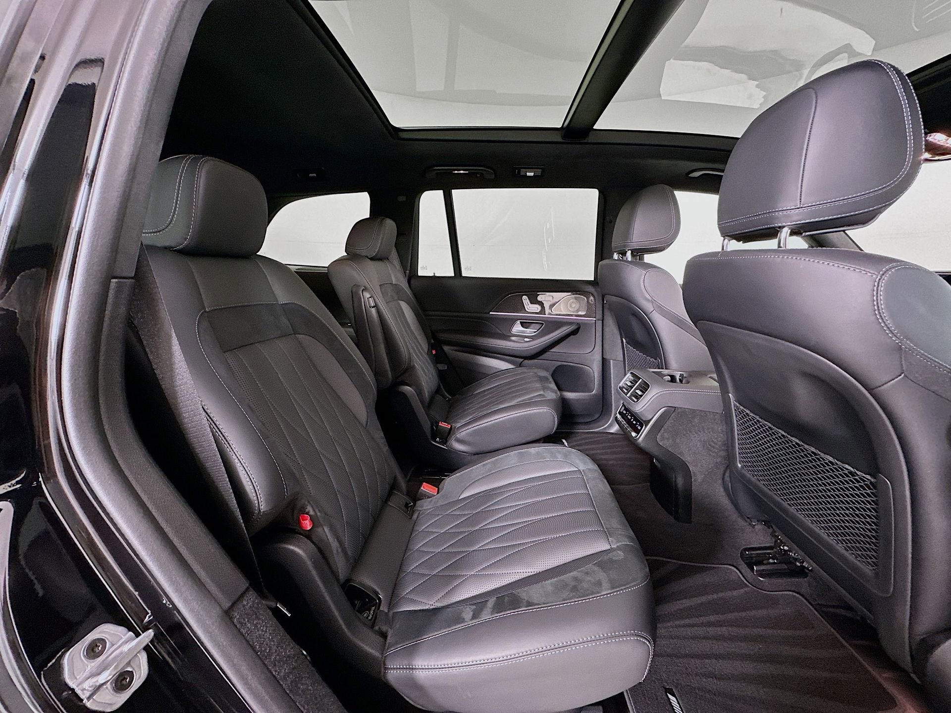 Used 2025 Mercedes-Benz GLS 63 AMG 4MATIC image 31