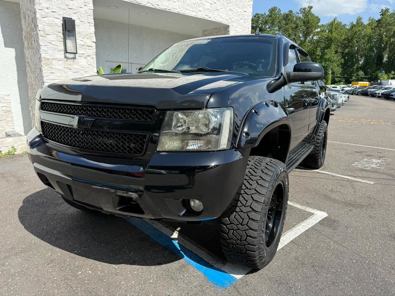 Used 2011 Chevrolet Avalanche LTZ AWD/4WD image 10