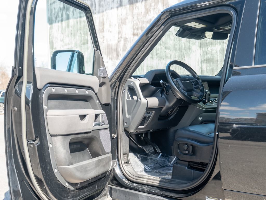 Used 2023 Land Rover Defender 110 X-Dynamic SE image 11