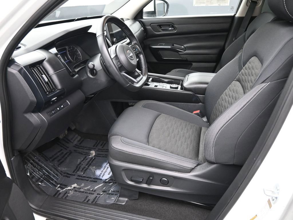 Used 2025 Nissan Pathfinder SV AWD/4WD image 19