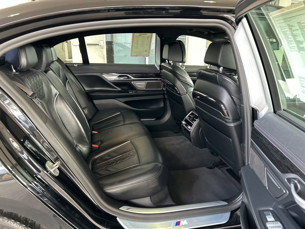 Used 2022 BMW 740i xDrive w/ M Sport Package image 25