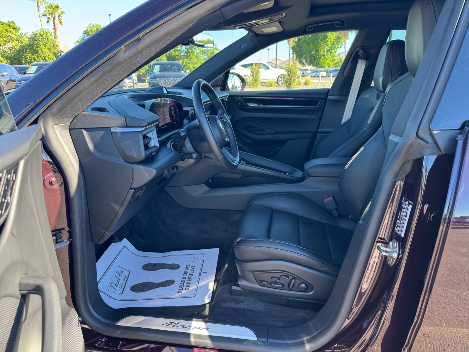 Used 2025 Porsche Macan Electric RWD image 14