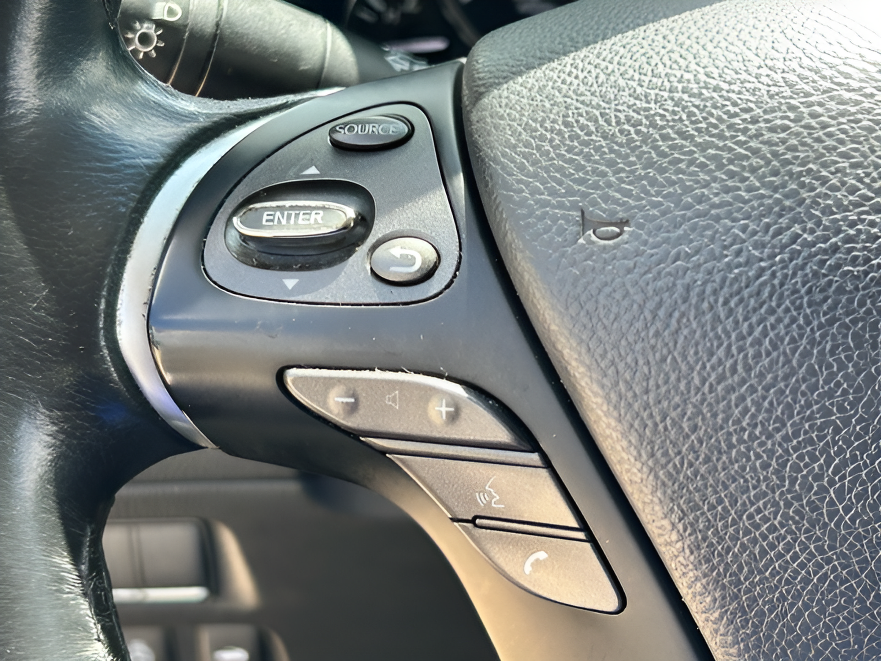 Used 2015 INFINITI Q70 L 3.7 RWD image 26