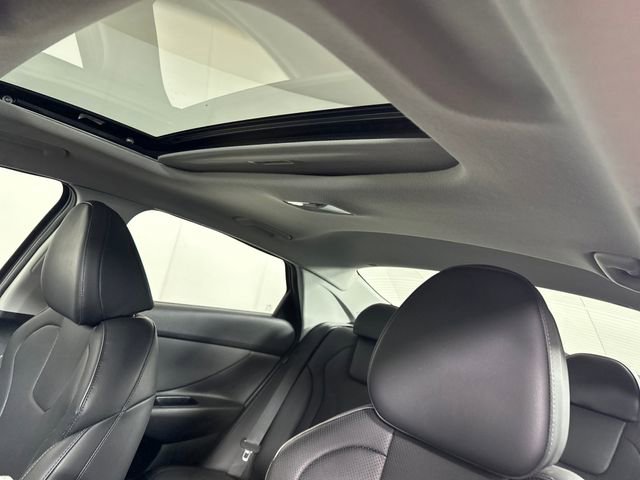 Used 2025 Hyundai Elantra Limited image 12