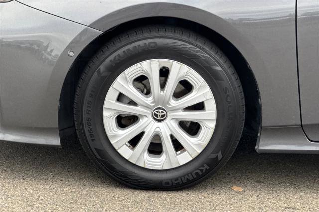 Certified 2020 Toyota Prius LE image 30