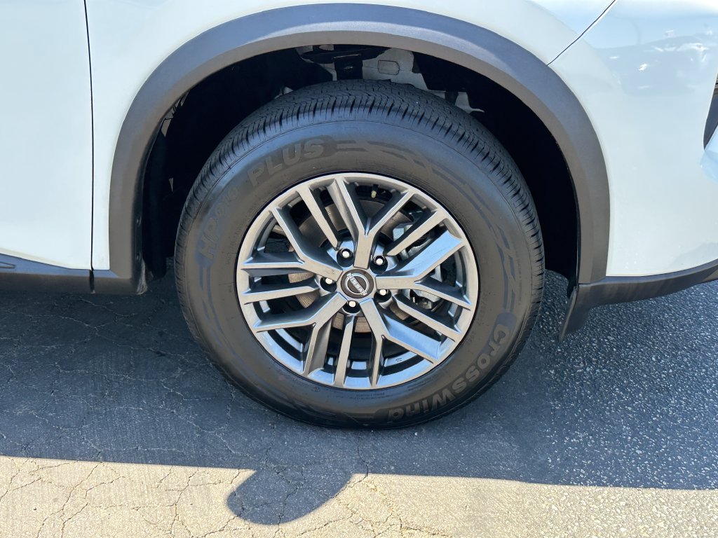 Used 2024 Nissan Rogue S FWD image 13