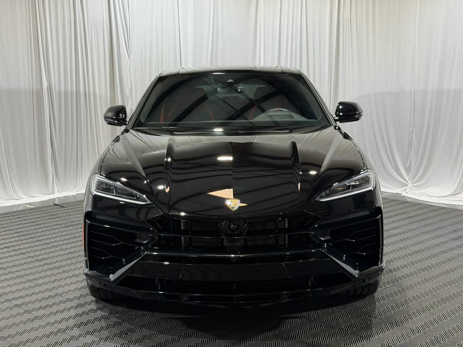 Used 2025 Lamborghini Urus SE AWD/4WD image 3