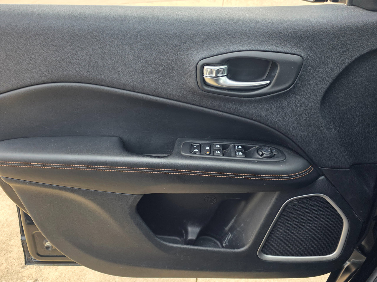 Used 2018 Jeep Compass Limited w/ Navigation Group image 11