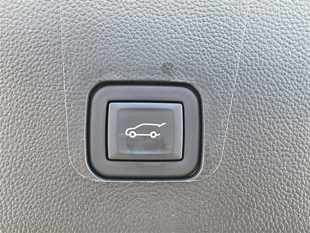 Used 2023 Chevrolet Traverse RS image 23