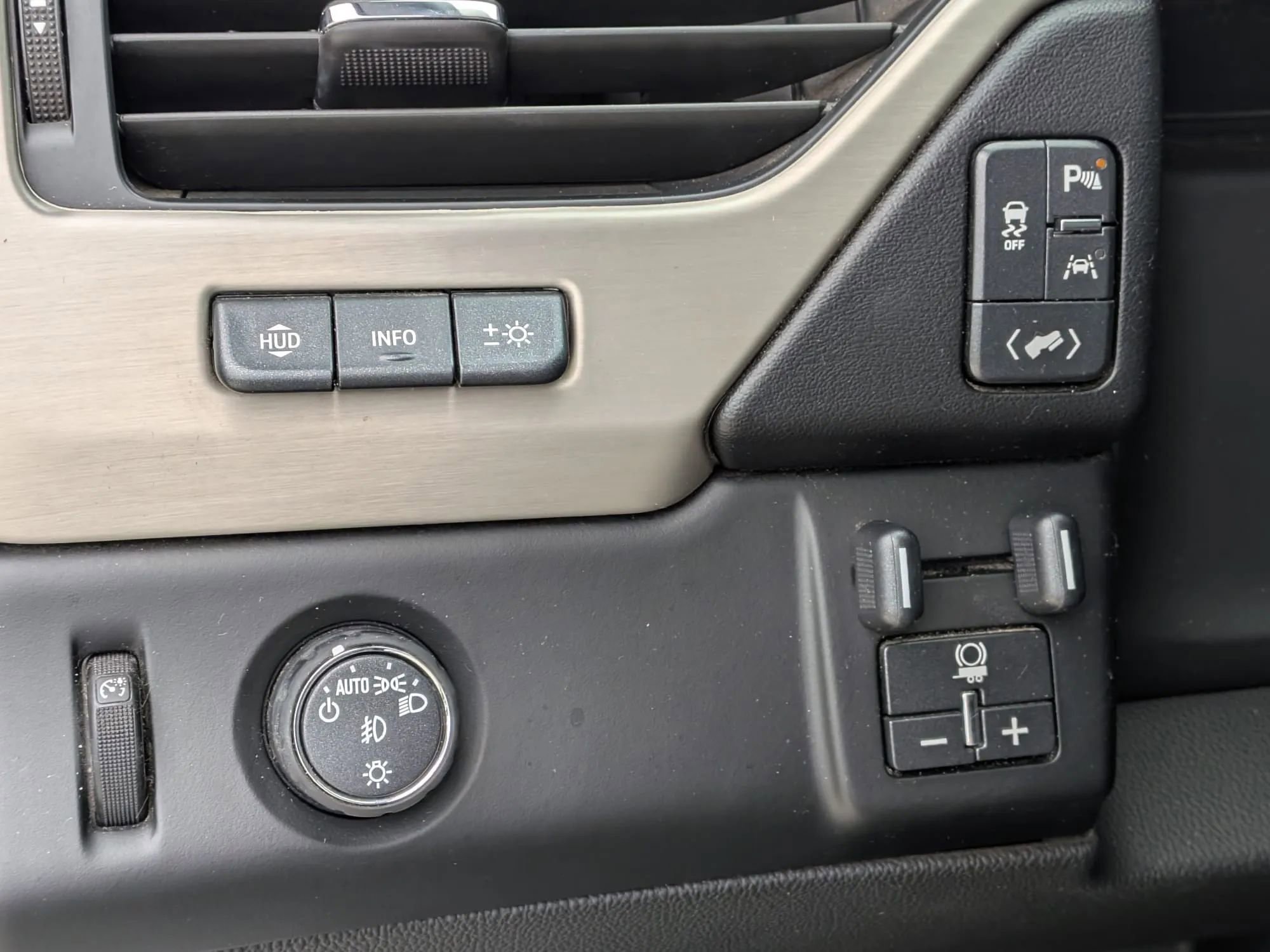 Used 2020 GMC Yukon XL Denali RWD image 17