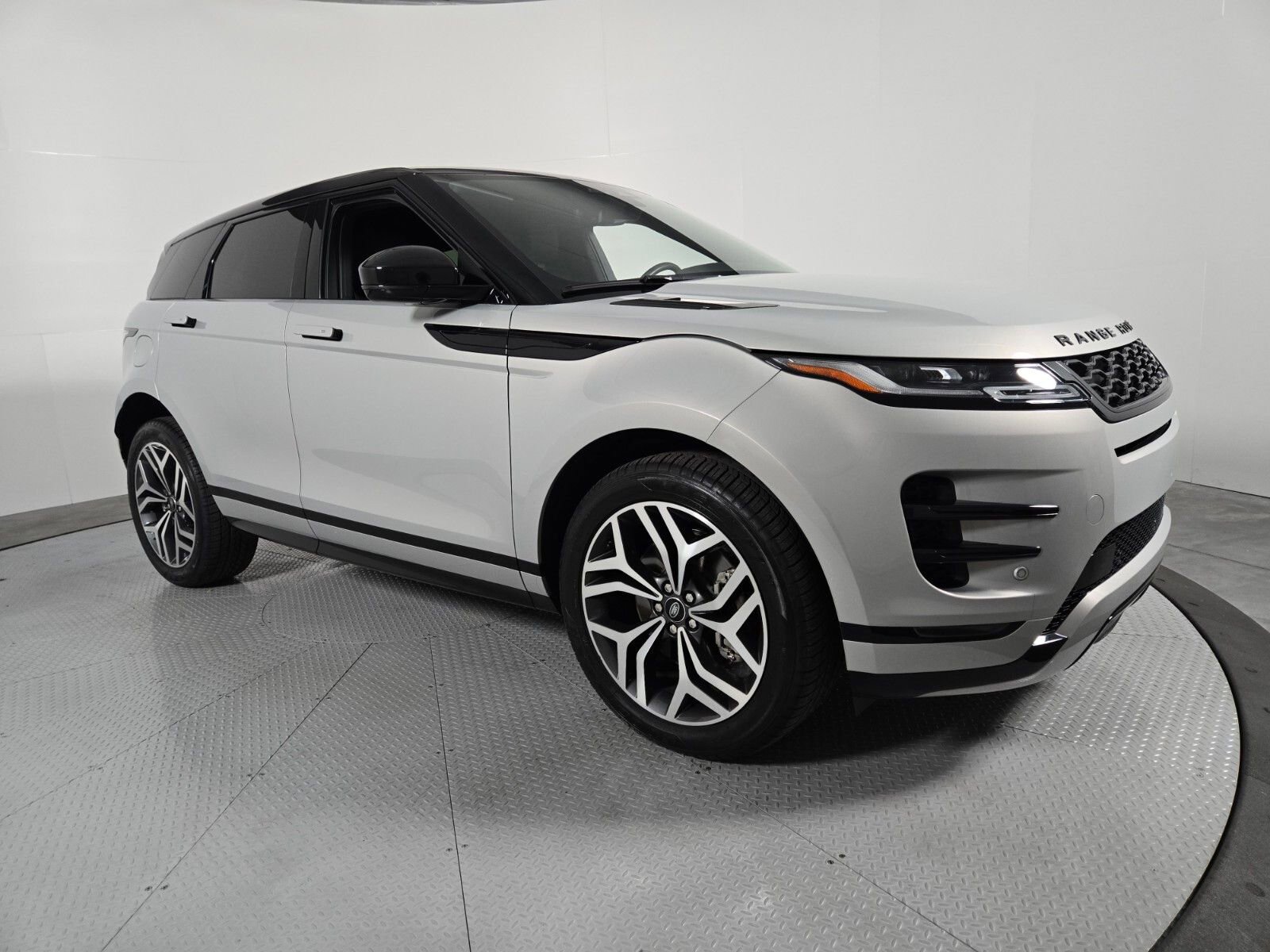 Used 2023 Land Rover Range Rover Evoque R-Dynamic SE AWD/4WD image 16