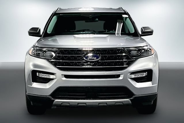 Used 2024 Ford Explorer XLT w/ Equipment Group 202A AWD/4WD image 2