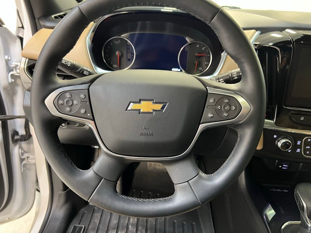 Used 2023 Chevrolet Traverse Premier AWD/4WD image 17