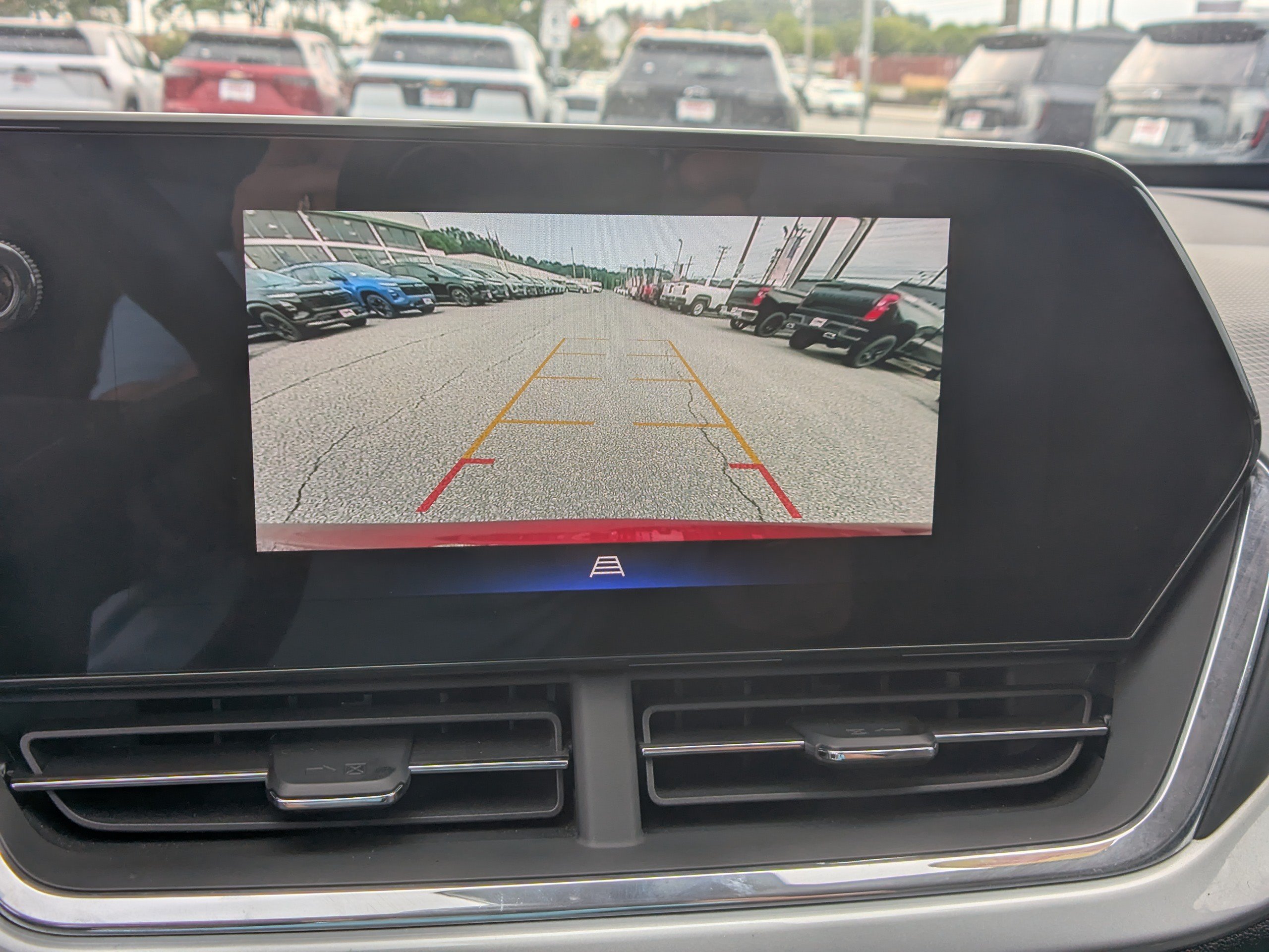 Used 2025 Chevrolet Trax LT w/ LT Convenience Package FWD image 20