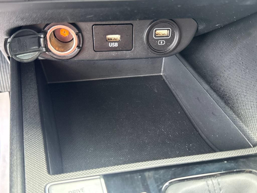 Used 2023 Hyundai Elantra SE w/ Cargo Package FWD image 39